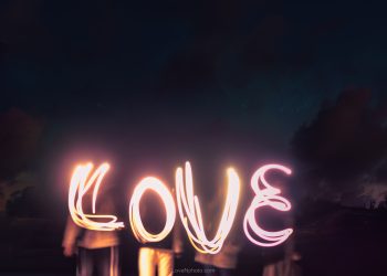 손을 꼭 잡아주세요